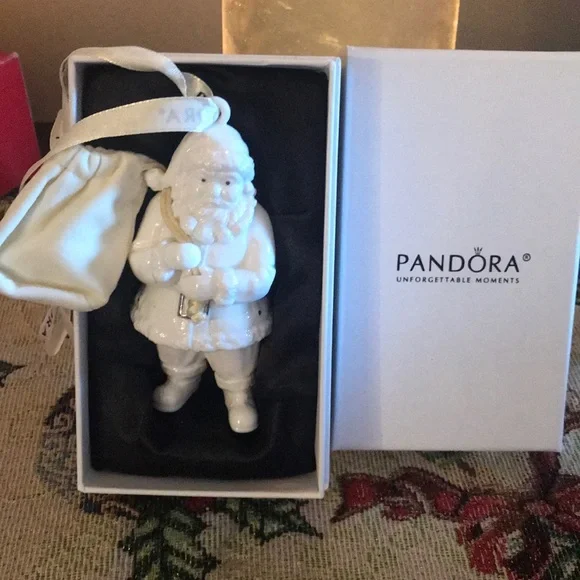 Stunning/authentic🎄HP🎄retired(never left box Pandora 2013 Christmas orn…)